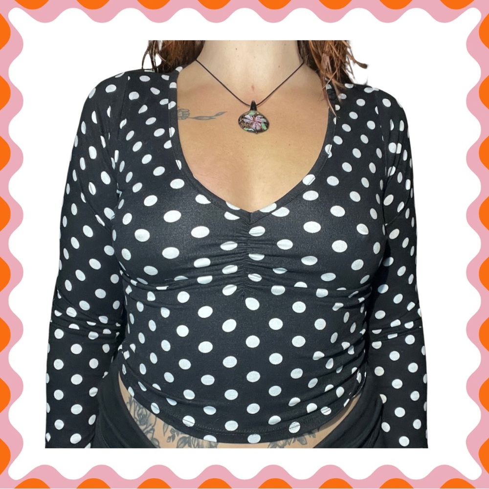 Forever 21 Black and White V-Neck Long Sleeve Crop Blouse